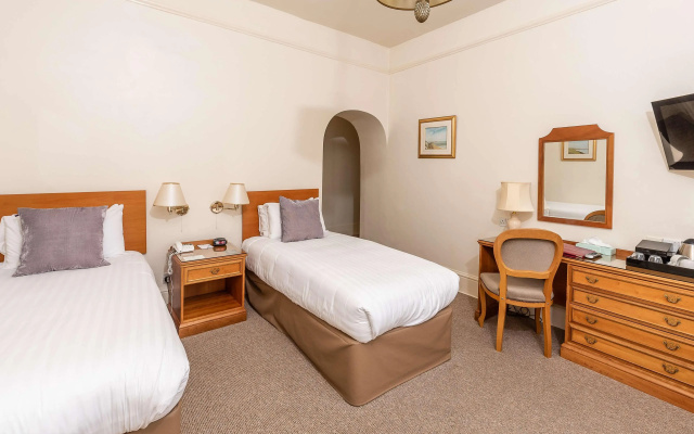 Clifton Hotel