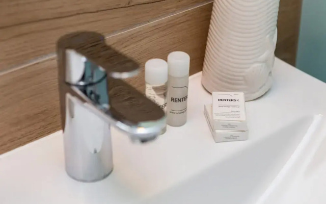 Marine Apartment 9B by Renters