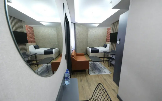 Nomad Hub Istanbul Suit
