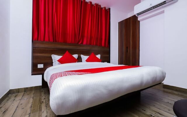 OYO 28606 Kavya Residency