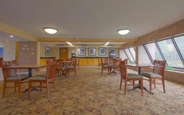 Tulsa Square Hotel Central, I-44 By OYO