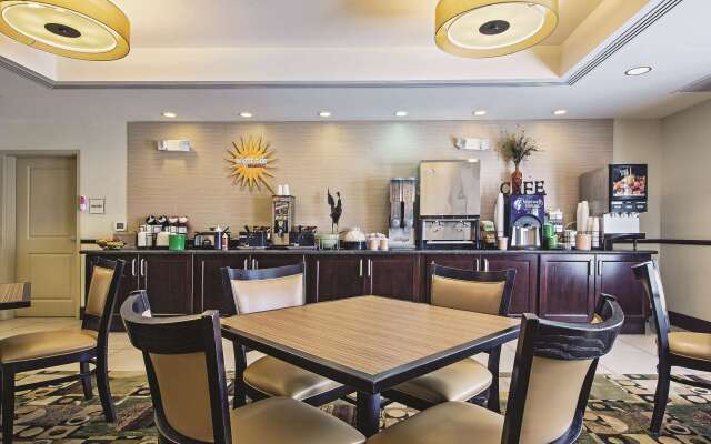 La Quinta Inn & Suites by Wyndham Lancaster