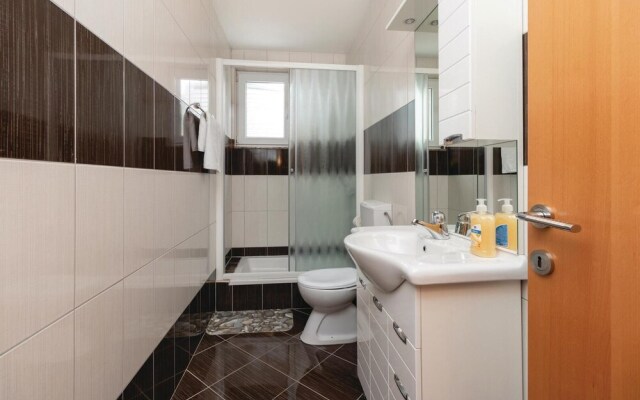 Amazing Home in Zdrelac With Wifi and 6 Bedrooms