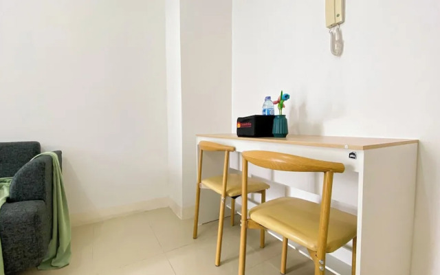 Relaxing And Homey 2Br At Bassura City Apartment