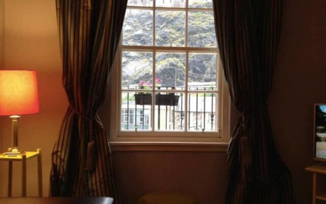 JOIVY Stylish Castle View Apartment