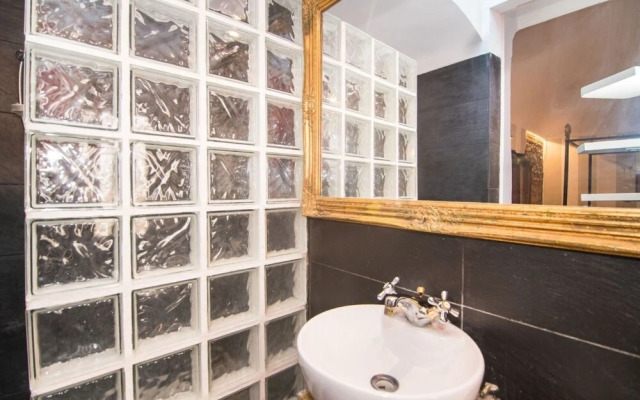 Piazza Vittorio Veneto Elegant Flat