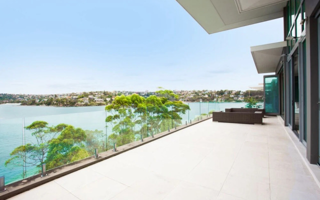 Luxurious waterfront (ifr698)