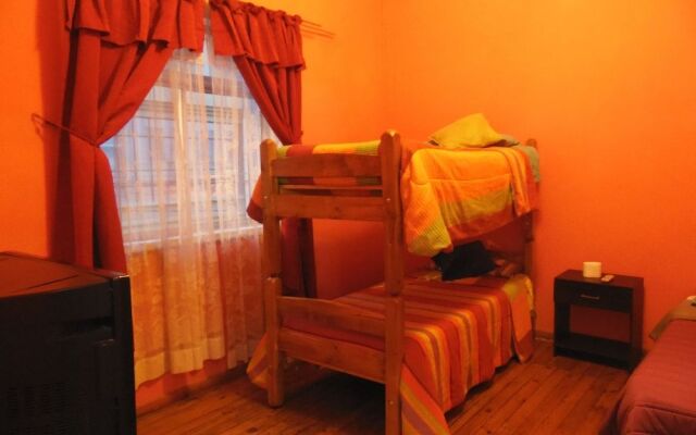 Hostal Tricontinental