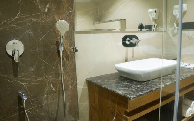 Hotel Clarks Inn Suites Kangra