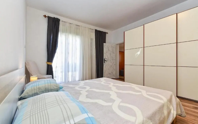 Stylish Family Retreat With Shared Pool