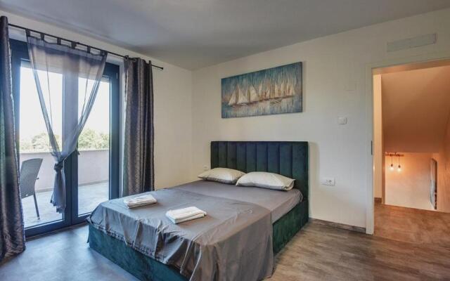 Villa in Valbandon With Swimming Pool
