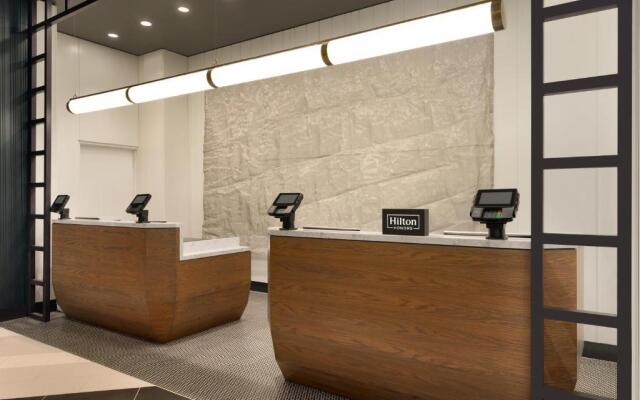 DoubleTree by Hilton New York Downtown - Image 2