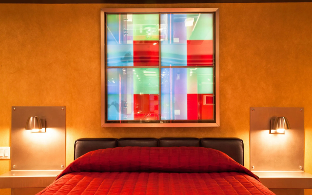 Le Chabrol Hotel & Suites