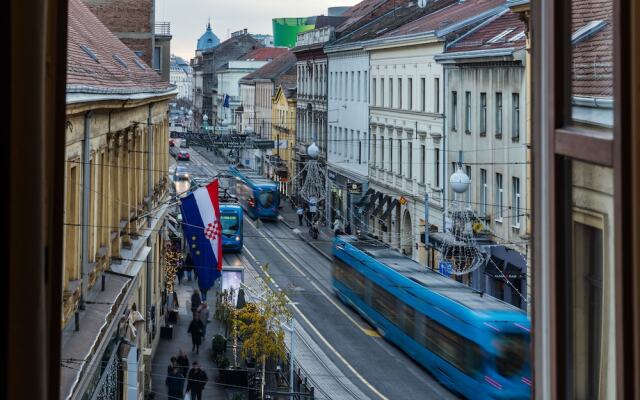 Dezman Luxury Center