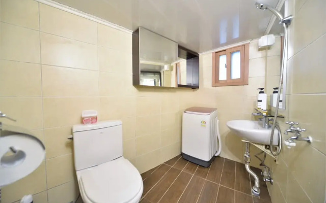 Jerry Blossom - Hostel