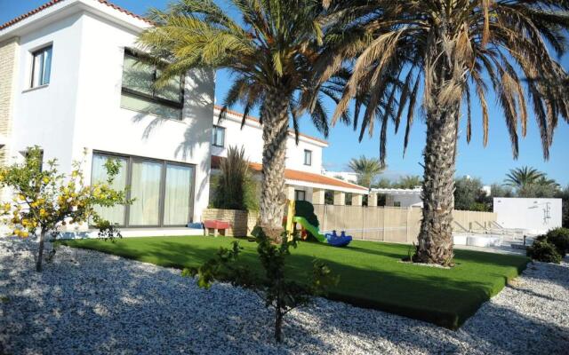 Holiday 6 Bedroom Luxury Villa