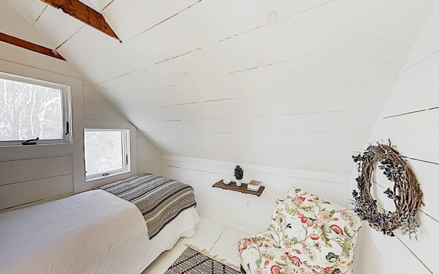 New Listing! Charming Bayside Barn W/ Fire Pit 2 Bedroom Home