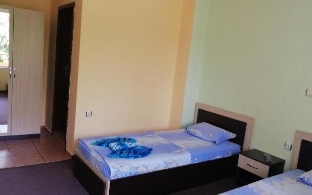 Kazlarov Guest House