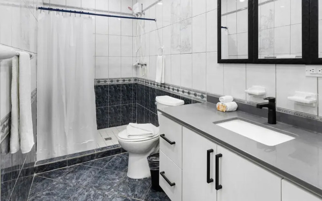 Cozy 3BR Town Home in Gated Community Palm Beach
