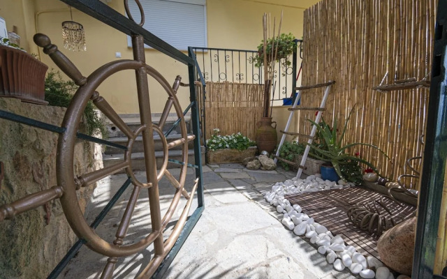 Poseidon Seafront Apartment by Rentalspro