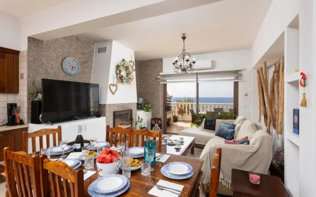 Villa Beach Heaven in Pomos