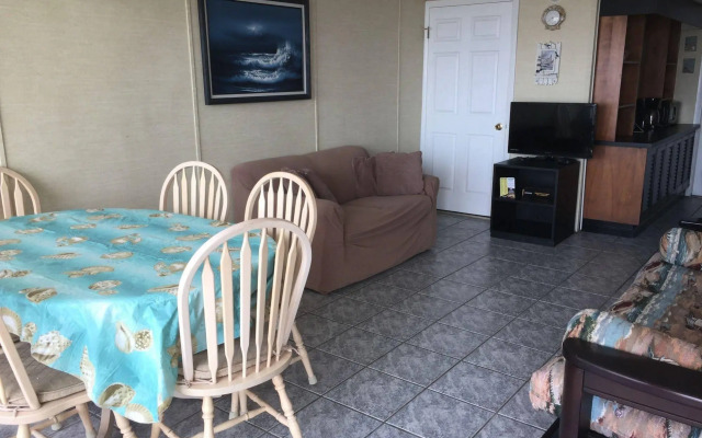 Four Winds Condo Motel