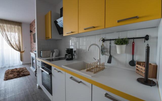 Chic Studio Silver Mountain