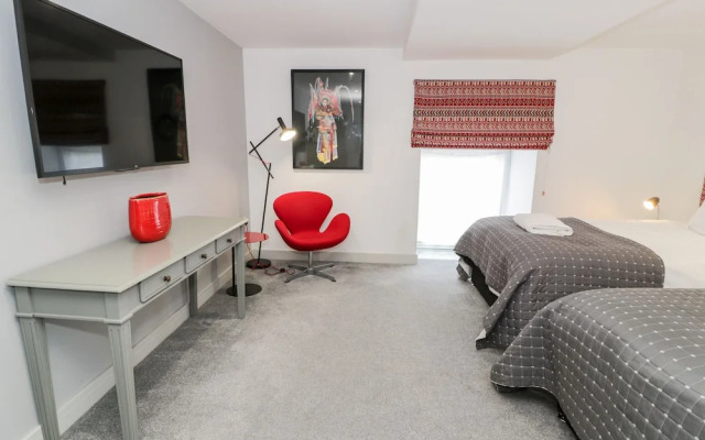 Capel Mawr, Basement 19