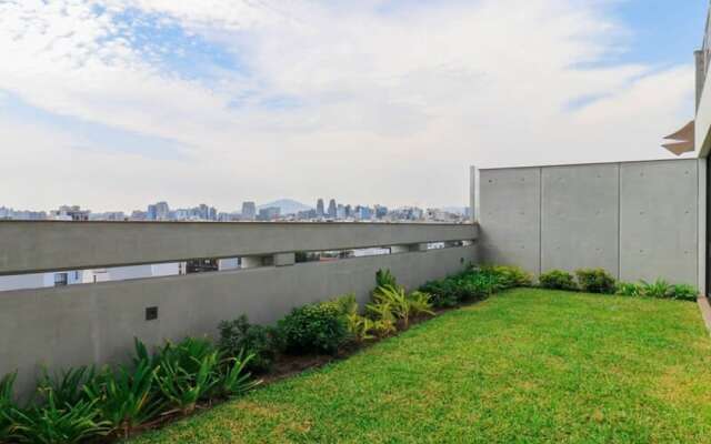 Awesome 2BR With Balcony in Miraflores