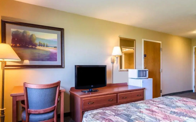 Super 8 by Wyndham Cozad