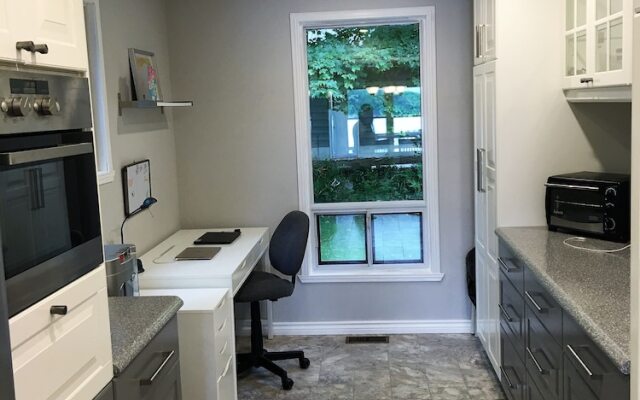 TO Stays - Waterfront Lake House Retreat