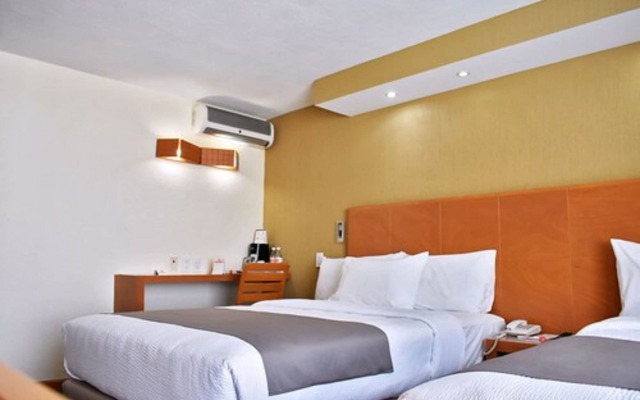 La Posada Hotel & Suites