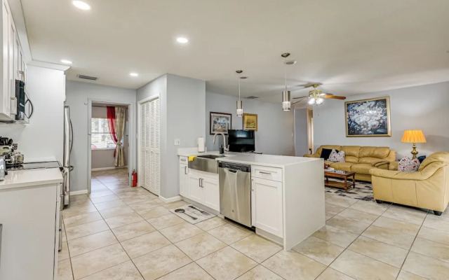 Lutz Home ~ 14 Mi to Downtown Tampa