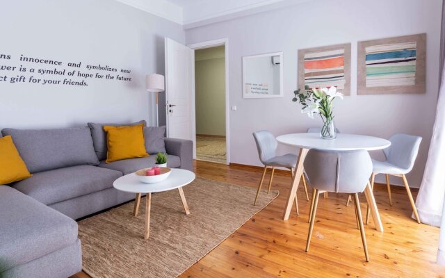 Daisy Elegance in the heart of Athens