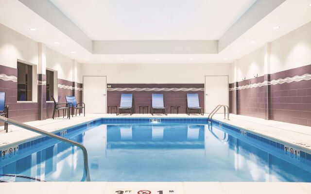 La Quinta Inn & Suites by Wyndham Wichita Northeast