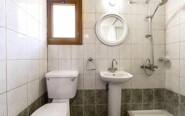 Villa Adonis Large Private Pool Walk to Beach