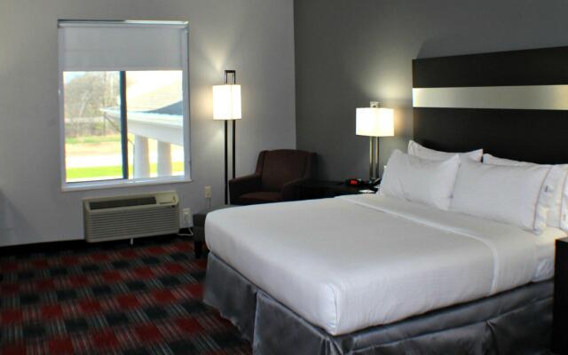 Holiday Inn Express & Suites Bonham by IHG