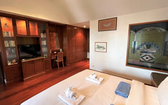Sea view private pool villa in Patong