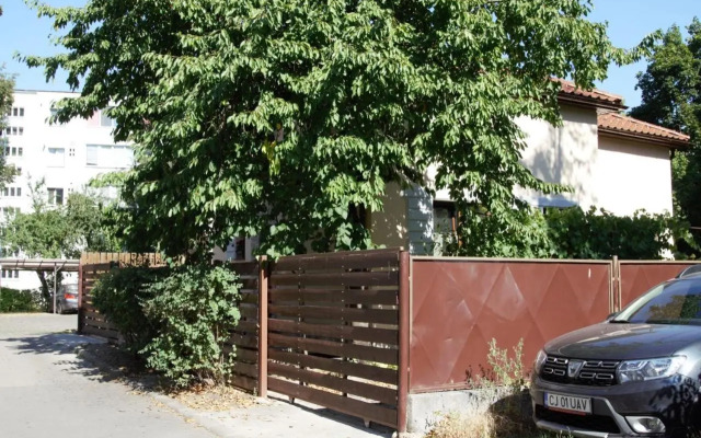 Casa Cu Tei
