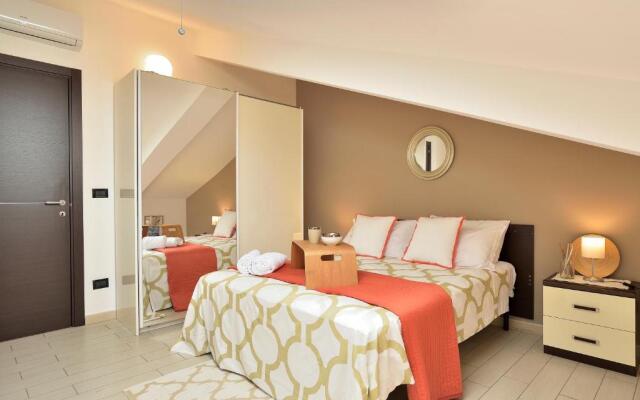 Attico Vista Mare E Piscina