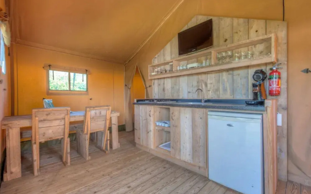 Tent Cabin With Kitchen Near Breda