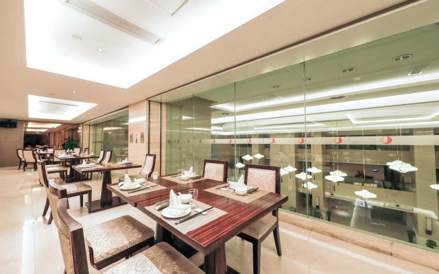 White Horse Lake Jianguo Hotel