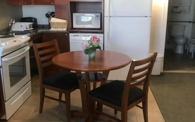 Crescent Suites Hotel