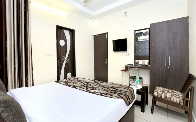 OYO 11844 Silver Star