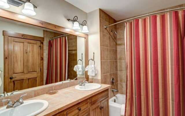 Luxury 3 Bedroom Mountain Vacation Rental in Breckenridge Just Two Blocks From Downtown