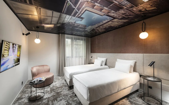 Three Corners Downtown Hotel