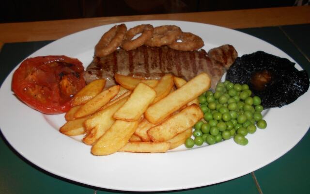 Hendre Clochydd Hall