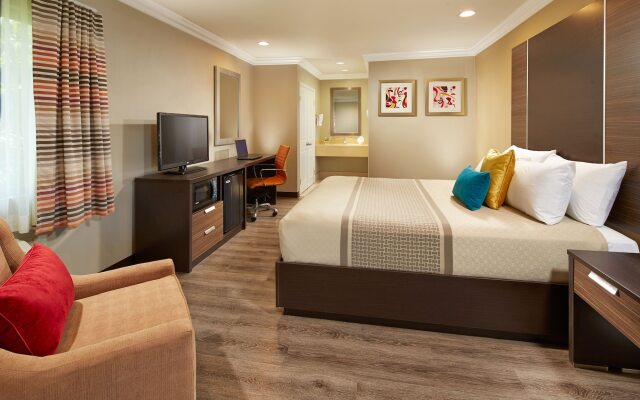 Eden Roc Inn & Suites