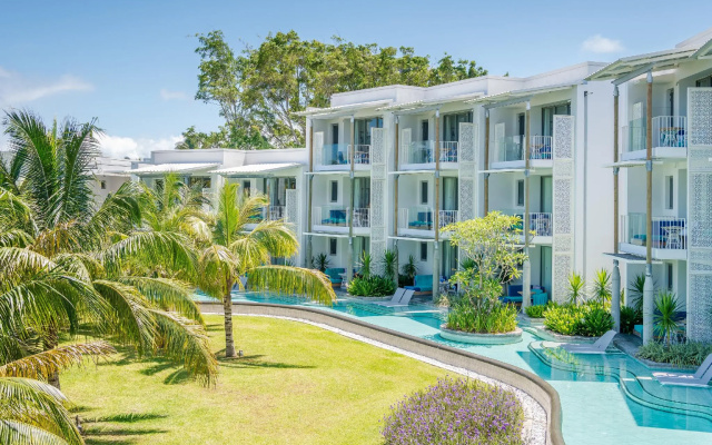 Victoria Beachcomber Resort & Spa – Victoria for 2 – Adults Only