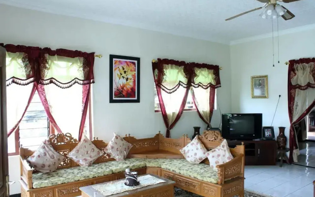 Marry Ind Vila & Guest House Gunung Kawi Malang